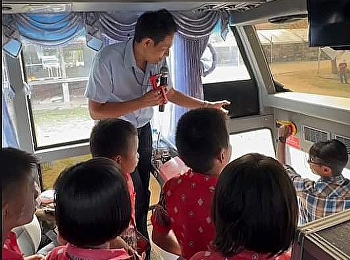 สาขาวิชาเทคโนโลยีความปลอดภัยและอาชีวอนามัย
คณะวิศวกรรมศาสตร์และเทคโนโลยีอุตสาหกรรม
ได้เข้าอบรมความปลอดภัยและการเอาตัวรอดจากการโดยสารรถปรับอากาศในกรณีฉุกเฉิน